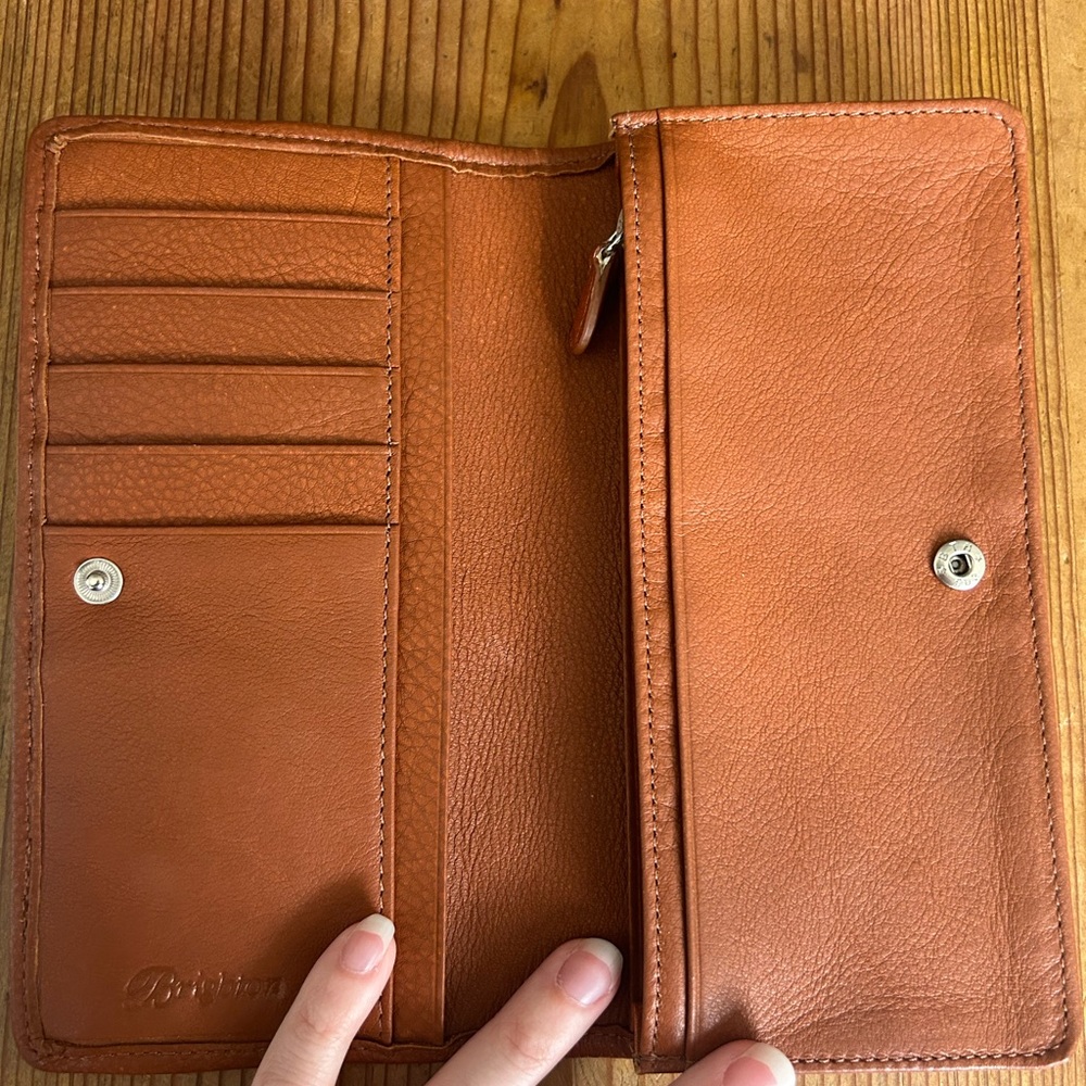 Brighton white and brown leather wallet - Picture 3 of 5